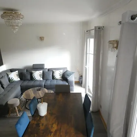 Spacieux Et 5 Minutes Land Paris Appartement